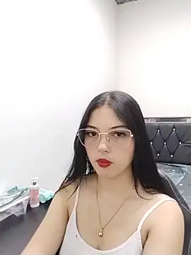 Snapshot of veleria_allurin chatting on June 18, 2026, 7:51 pm veleria allurin online show from June 18, 2026, 7:51 pm