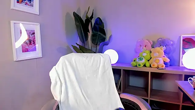  EmilyRouge  online show from March 23, 2026, 3:32 am