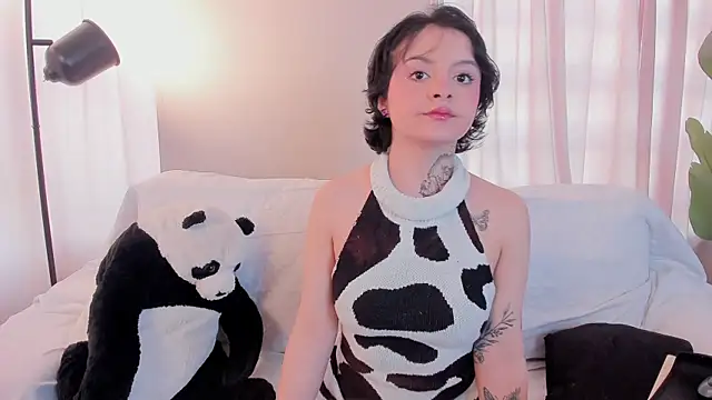  EmilyRouge  online show from July 14, 2026, 8:58 pm