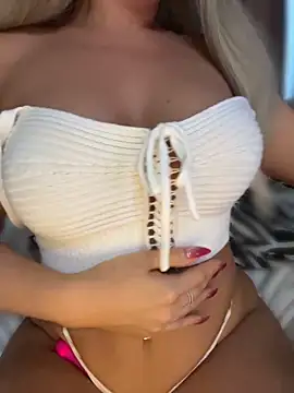 Snapshot of PinaColaBoom chatting on June 10, 2026, 5:45 pm PinaColaBoom online show from June 10, 2026, 5:45 pm