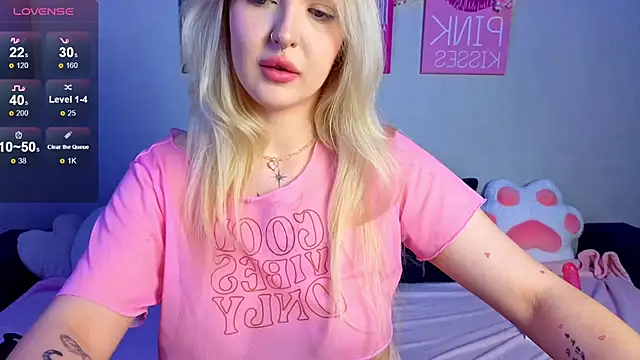 BlondieSummer online show from June 26, 2026, 6:45 pm