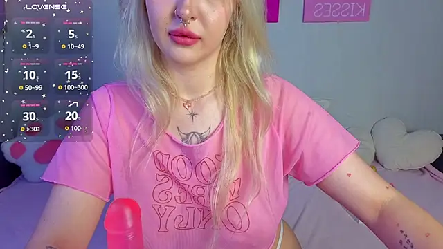 BlondieSummer online show from July 18, 2026, 7:17 pm
