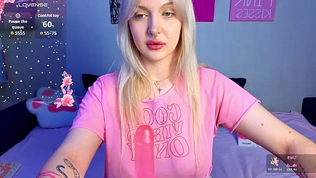 BlondieSummer online show from August 4, 2026, 7:49 pm
