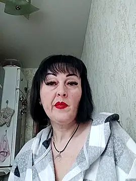 HelgaDennis online show from April 17, 2026, 4:04 am