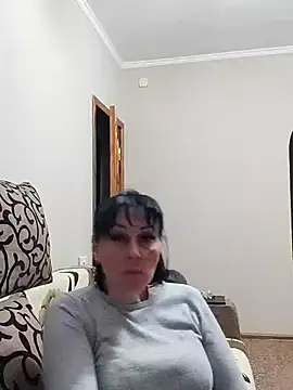 HelgaDennis online show from April 29, 2026, 5:41 pm