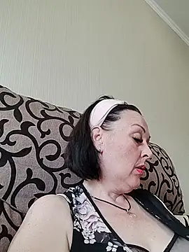 Snapshot of HelgaDennis chatting on June 7, 2026, 4:00 pm HelgaDennis online show from June 7, 2026, 4:00 pm