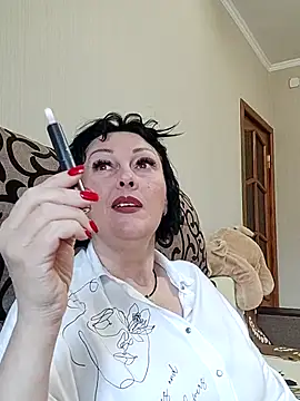 HelgaDennis online show from July 23, 2026, 6:33 am