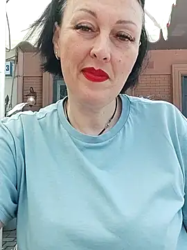 HelgaDennis online show from August 3, 2026, 8:35 am