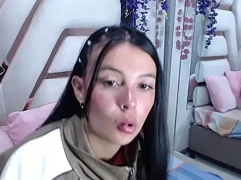 Snapshot of Salome_Saen_ chatting on April 8, 2026, 1:00 pm Salome Saen online show from April 8, 2026, 1:00 pm