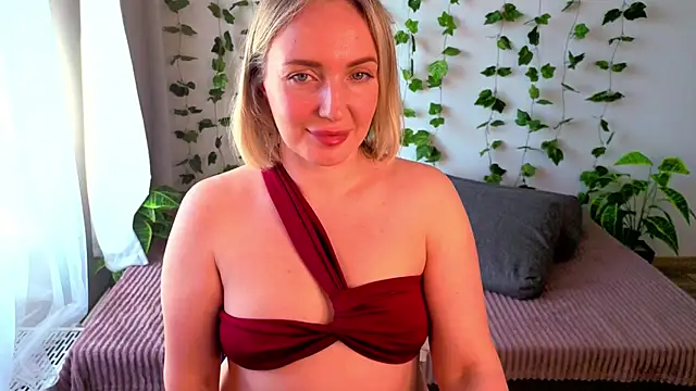 MonikFoxi online show from April 29, 2026, 4:05 am