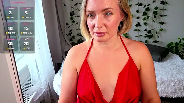 MonikFoxi online show from August 8, 2026, 4:47 am
