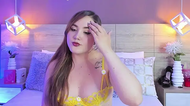 ElenaGilbertAdams online show from May 4, 2026, 1:18 pm
