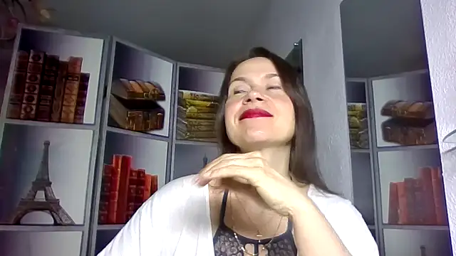 Snapshot of Selena_Moo chatting on April 3, 2026, 7:28 am Selena Moo online show from April 3, 2026, 7:28 am