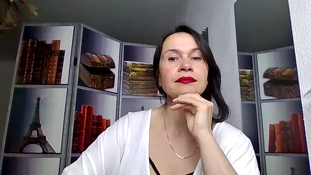 Snapshot of Selena_Moo chatting on April 16, 2026, 12:28 pm Selena Moo online show from April 16, 2026, 12:28 pm