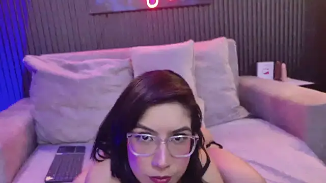 HannaMiller01  online show from April 13, 2026, 7:52 pm