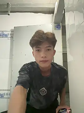 Nguyencuong1999 online show from May 3, 2026, 6:30 am