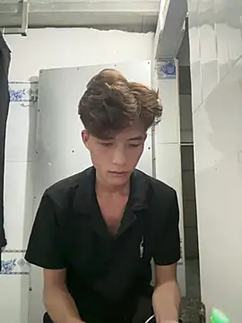 Nguyencuong1999 online show from May 4, 2026, 5:14 am