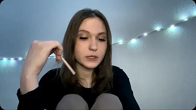 Juliajuicecam online show from April 20, 2026, 5:37 pm