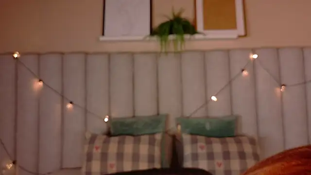Snapshot of StarrMoon__ chatting on April 3, 2026, 3:04 am StarrMoon online show from April 3, 2026, 3:04 am