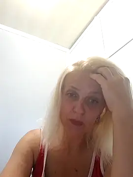 Snapshot of MiaLove183 chatting on July 16, 2026, 1:39 pm MiaLove183 online show from July 16, 2026, 1:39 pm
