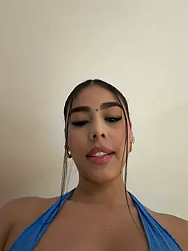 Snapshot of Rossie_Blooms chatting on June 20, 2026, 8:33 pm Rossie Blooms online show from June 20, 2026, 8:33 pm