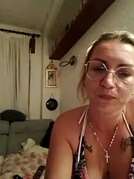 Snapshot of pamela661 chatting on July 15, 2026, 1:00 am pamela661 online show from July 15, 2026, 1:00 am