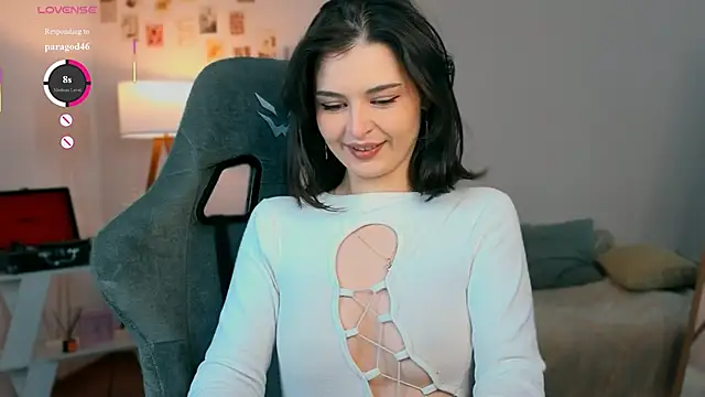 rebbekkakowalski online show from May 4, 2026, 3:46 am