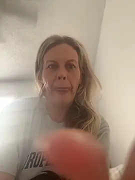 Snapshot of GwenWilde31 chatting on June 22, 2026, 1:41 pm GwenWilde31 online show from June 22, 2026, 1:41 pm