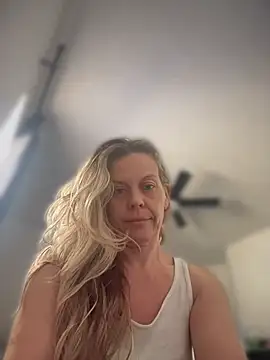Snapshot of GwenWilde31 chatting on June 26, 2026, 5:39 pm GwenWilde31 online show from June 26, 2026, 5:39 pm