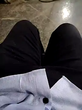 roselover2222 online show from March 27, 2026, 3:34 pm