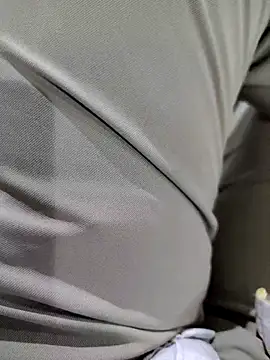 roselover2222 online show from April 5, 2026, 8:28 pm