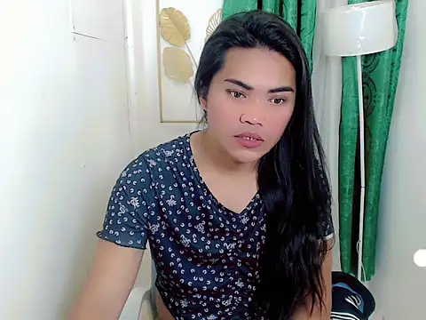 Midnightsnack88 online show from April 19, 2026, 4:23 am