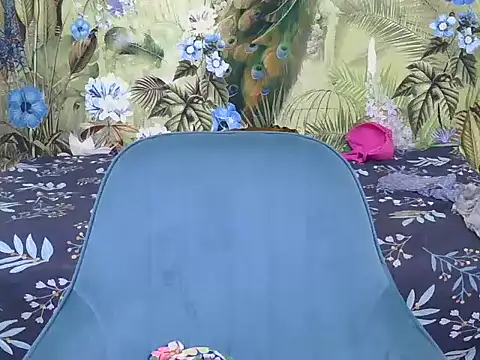 hoty-pinka online show from July 5, 2026, 10:28 pm