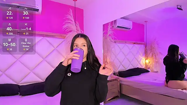 DaniandCute online show from March 25, 2026, 6:19 am