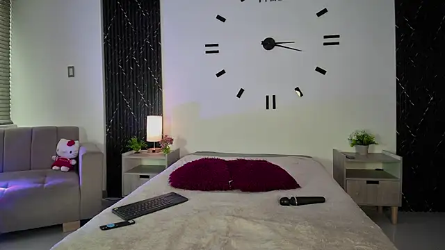Snapshot of aurora_petitee chatting on June 6, 2026, 1:27 pm aurora petitee online show from June 6, 2026, 1:27 pm