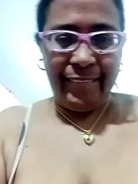 Snapshot of sexymomsn chatting on April 24, 2026, 11:07 pm sexymomsn online show from April 24, 2026, 11:07 pm