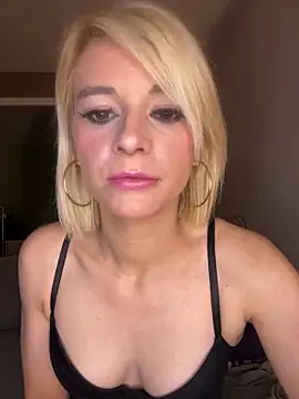 Snapshot of evaluminax chatting on March 26, 2026, 12:39 am evaluminax online show from March 26, 2026, 12:39 am