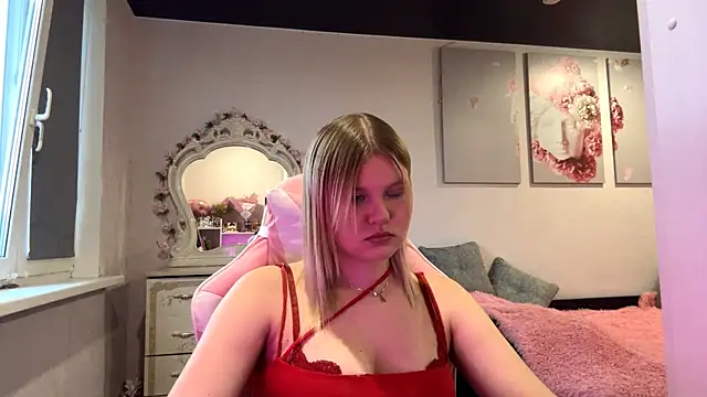 Snapshot of SweettAnny chatting on June 15, 2026, 4:53 pm SweettAnny online show from June 15, 2026, 4:53 pm