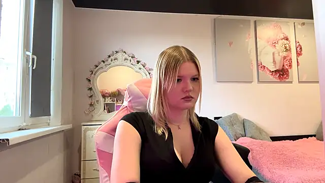 Snapshot of SweettAnny chatting on June 19, 2026, 2:21 pm SweettAnny online show from June 19, 2026, 2:21 pm