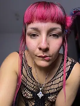Snapshot of Amelie-RedHoney chatting on July 5, 2026, 7:15 am Amelie-RedHoney online show from July 5, 2026, 7:15 am