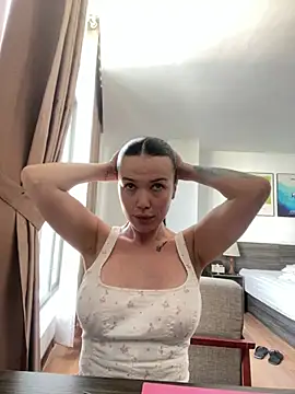 AmeliaLotuss online show from April 10, 2026, 7:57 am