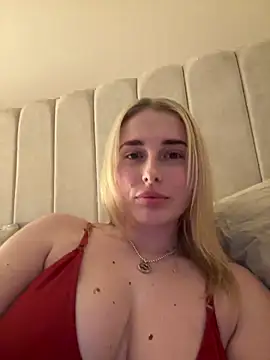 Snapshot of EloiseeUKK chatting on April 2, 2026, 7:55 pm EloiseeUKK online show from April 2, 2026, 7:55 pm