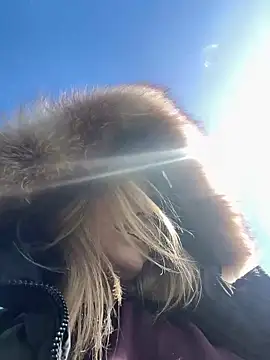 Snapshot of EloiseeUKK chatting on April 16, 2026, 8:26 am EloiseeUKK online show from April 16, 2026, 8:26 am