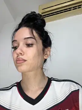 Snapshot of icedrosemarye chatting on June 12, 2026, 6:18 pm icedrosemarye online show from June 12, 2026, 6:18 pm