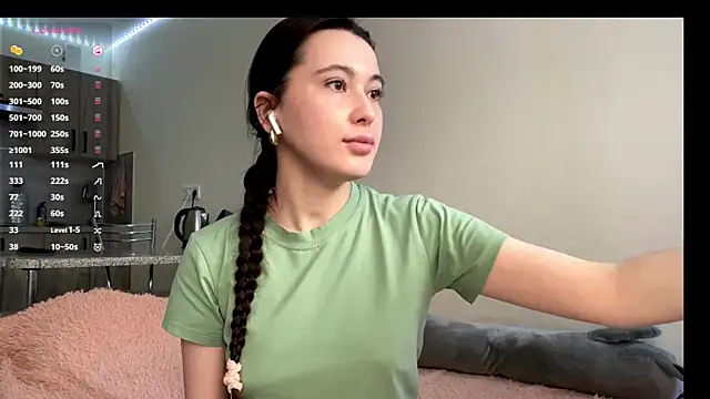 Snapshot of AureaMaggi chatting on April 2, 2026, 6:22 am AureaMaggi online show from April 2, 2026, 6:22 am