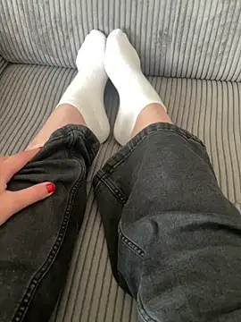 LilouPieds online show from June 13, 2026, 1:53 pm