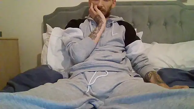 feetlovrr94 online show from April 17, 2026, 2:20 pm