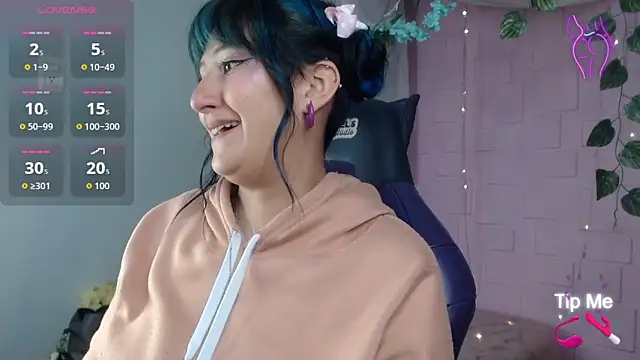 Snapshot of eyes_moonn chatting on April 30, 2026, 12:22 pm eyes moonn online show from April 30, 2026, 12:22 pm