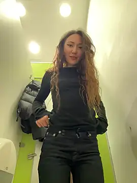 Snapshot of SaintSquirt chatting on April 22, 2026, 9:22 am SaintSquirt online show from April 22, 2026, 9:22 am