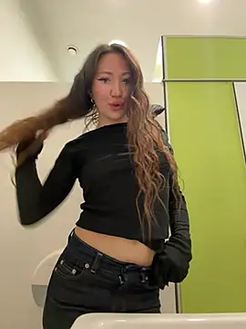 Snapshot of SaintSquirt chatting on April 23, 2026, 10:47 am SaintSquirt online show from April 23, 2026, 10:47 am